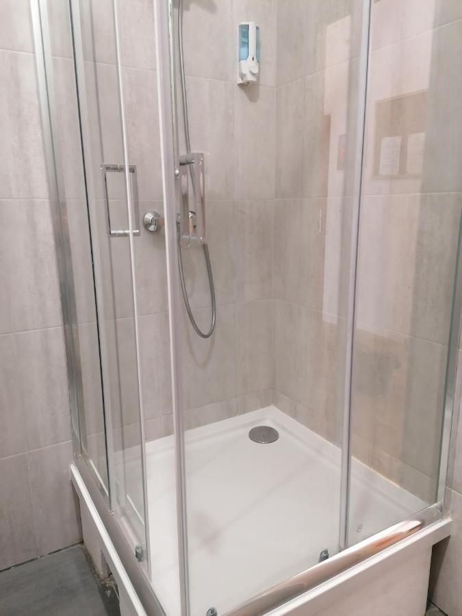Hostel Tulip - Pokoj 7 Ze Wspolna Lazienka I Kuchnia Szczecin Bagian luar foto