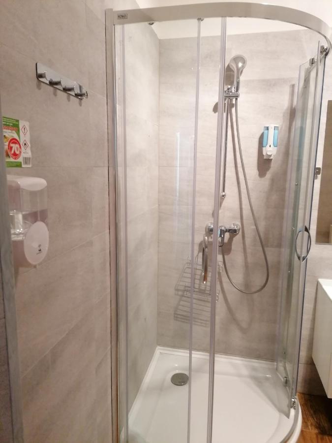 Hostel Tulip - Pokoj 7 Ze Wspolna Lazienka I Kuchnia Szczecin Bagian luar foto
